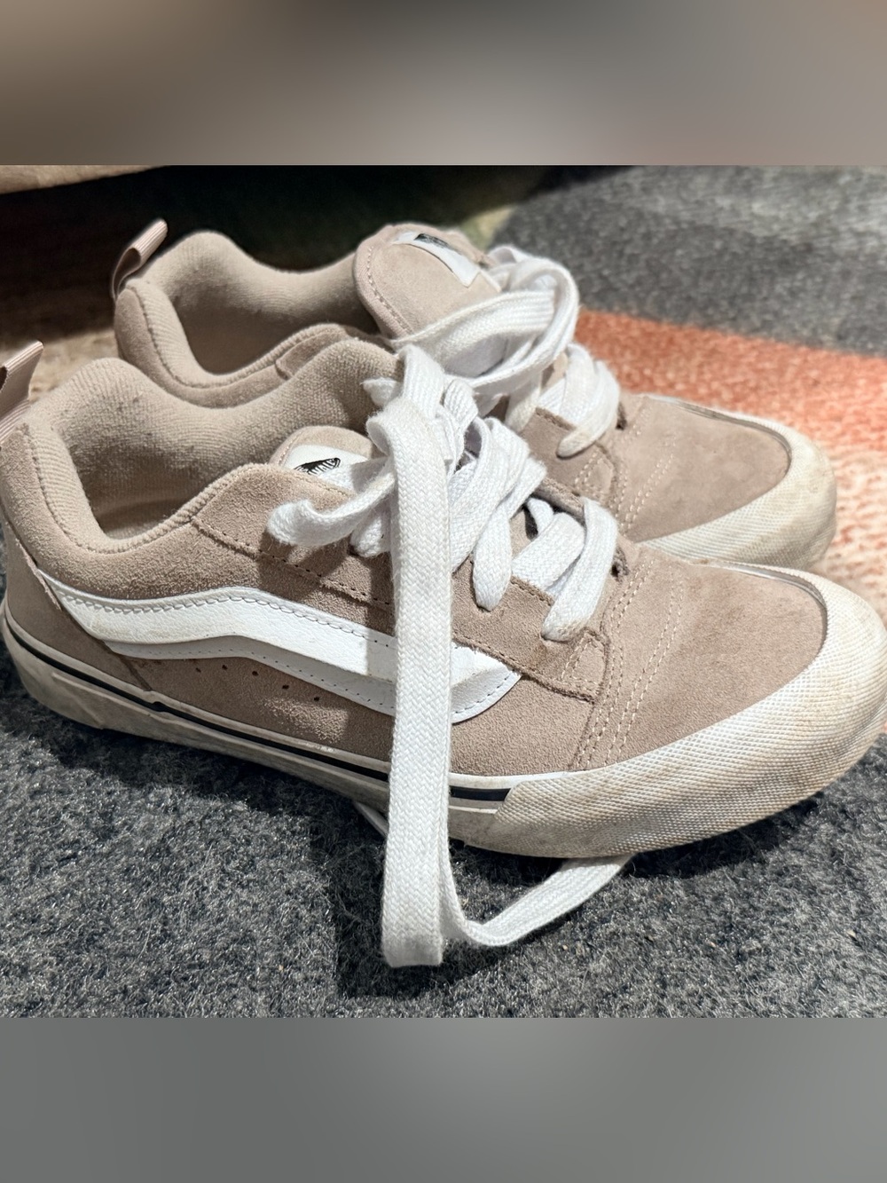 Vans Low-Top Sneakers in Beige and White